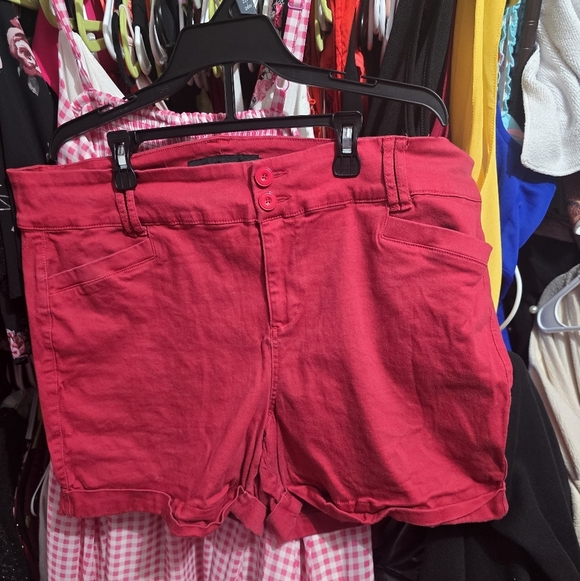Torrid Size 20 No Belt Sateen Short - Red - Picture 2 of 5